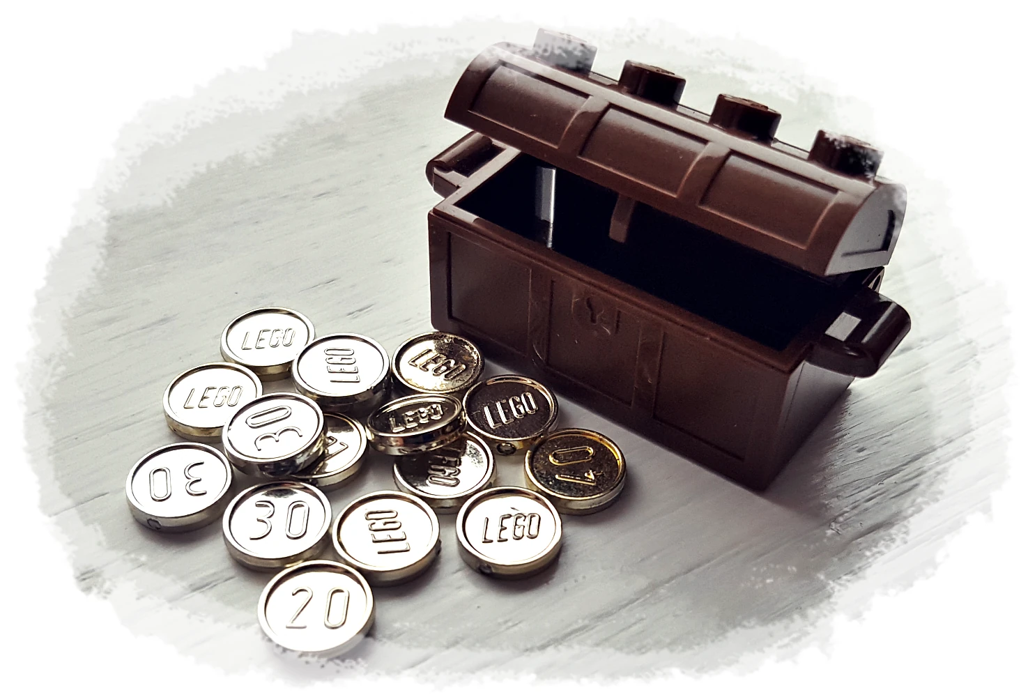 Złote monety LEGO® i brązowa skrzynia
