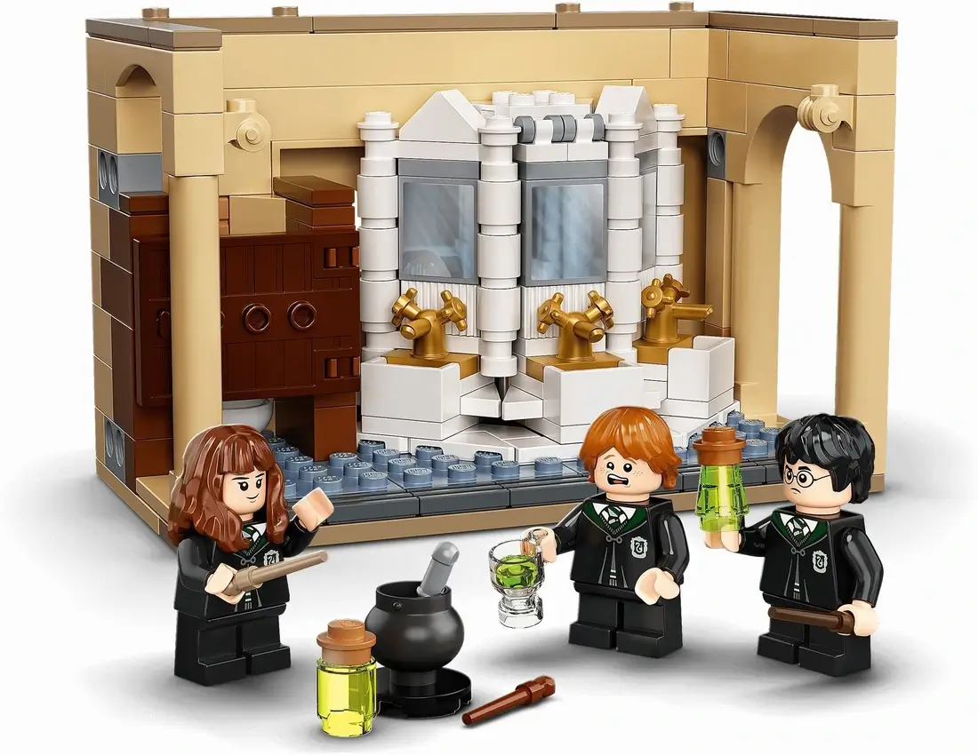 Eliksir wielosokowy i trójka przyjaciół w łazience z serii LEGO® Harry Potter™