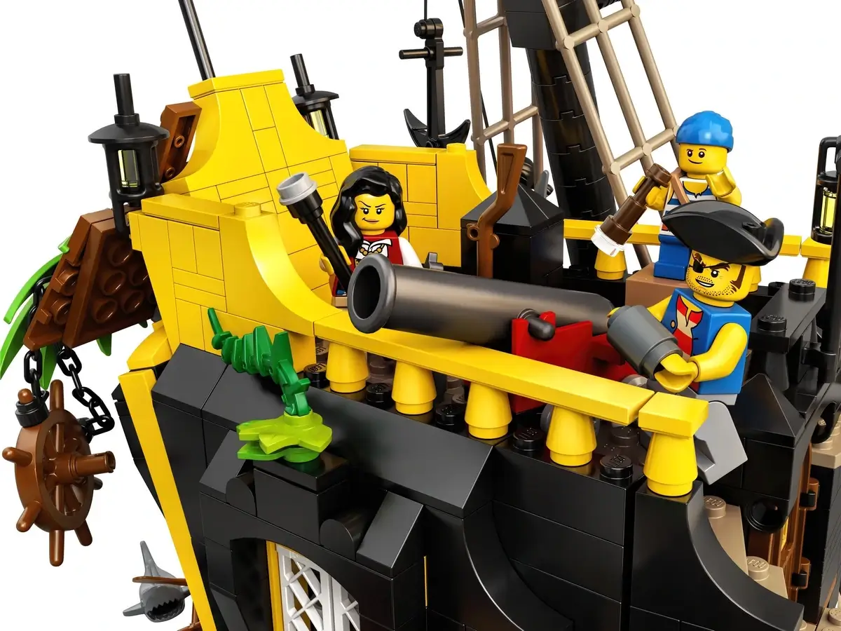 Załoga piratów na pokładzie statku z serii LEGO® Ideas