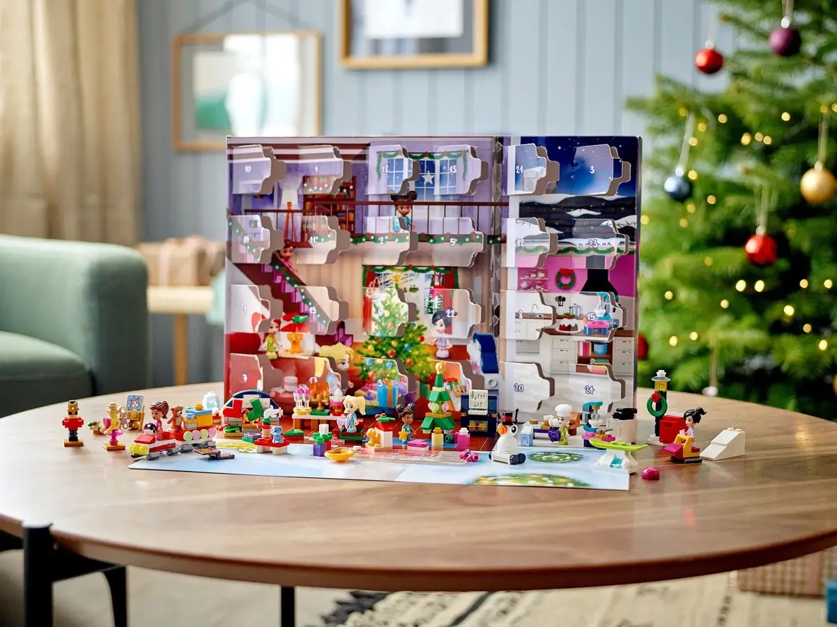 Kalendarz adwentowy LEGO® na grudzień 2021 z serii Friends™