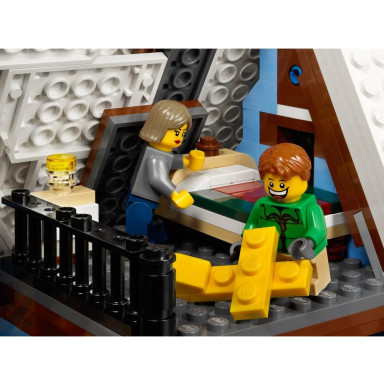 LEGO 10229 Creator Expert Zimowa chata – zdjęcie