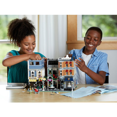 LEGO 10255 Creator Expert Plac Zgromadzeń – zdjęcie
