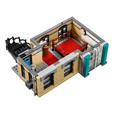 LEGO 10260 Creator Expert Bistro w śródmieściu – zdjęcie