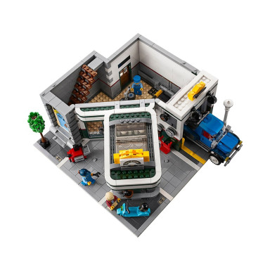 LEGO 10264 Creator Expert Warsztat na rogu – zdjęcie