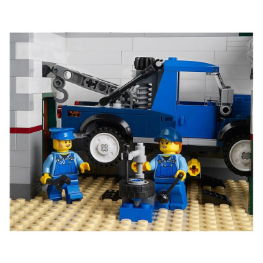 LEGO 10264 Creator Expert Warsztat na rogu – zdjęcie