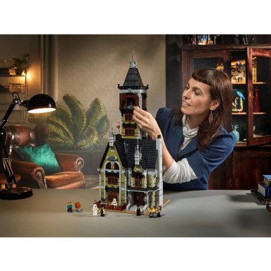 LEGO 10273 Creator Expert Dom strachu – zdjęcie