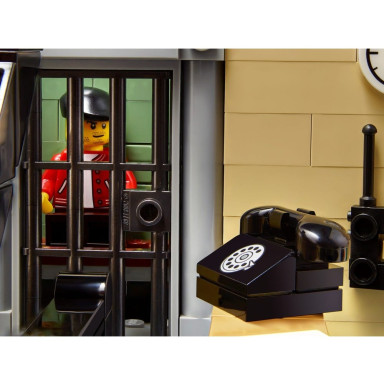 LEGO 10278 Posterunek policji – zdjęcie