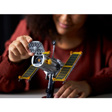 LEGO 10283 Wahadłowiec Discovery NASA – zdjęcie