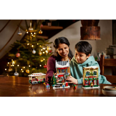 LEGO 10308 Świąteczna główna ulica – zdjęcie