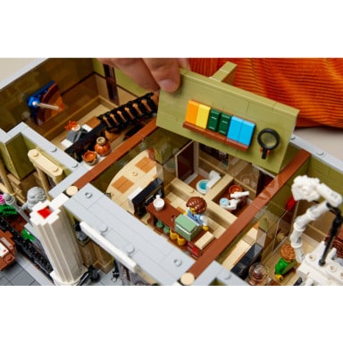 LEGO 10326 Icons Muzeum Historii Naturalnej – zdjęcie
