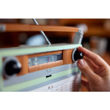 LEGO 10334 Icons Radio w stylu retro – zdjęcie