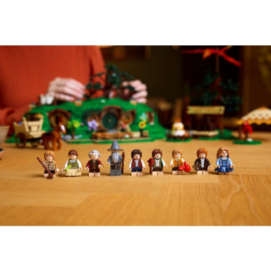 LEGO 10354 Icons Władca pierścieni: Shire – zdjęcie