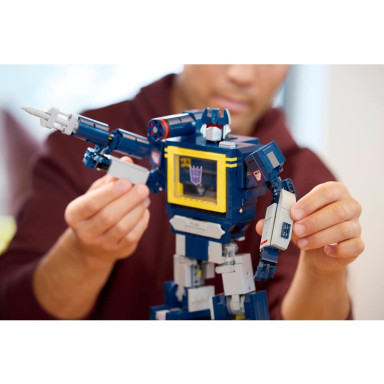 LEGO 10358 Icons Transformers: Soundwave – zdjęcie