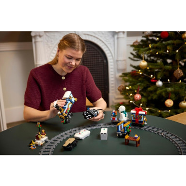 LEGO 10361 Icons Świąteczny ekspres – zdjęcie
