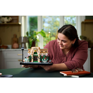LEGO 10362 Icons Francuska kawiarenka – zdjęcie