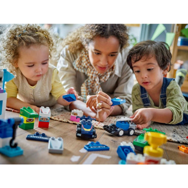 LEGO 10445 Duplo Bolidy i kierowcy F1 – zdjęcie