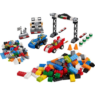 LEGO 10673 Juniors Wyścigi samochodowe – zdjęcie