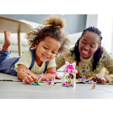 LEGO 10773 Disney Sklep z lodami Myszki Minnie – zdjęcie