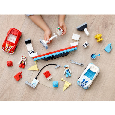 LEGO 10947 Duplo Samochody wyścigowe – zdjęcie