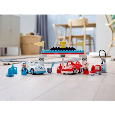 LEGO 10947 Duplo Samochody wyścigowe – zdjęcie