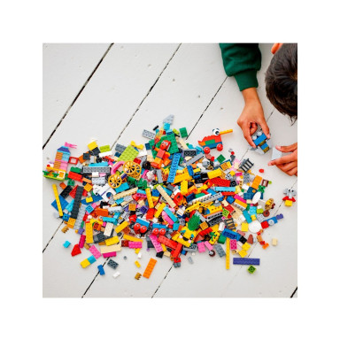 LEGO 11021 Classic 90 lat zabawy – zdjęcie
