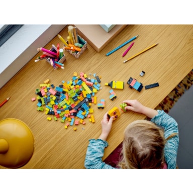 LEGO 11027 Classic Kreatywna zabawa neonowymi kolorami – zdjęcie