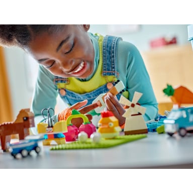LEGO 11038 Classic Kreatywne pudełko z kolorowymi klockami – zdjęcie