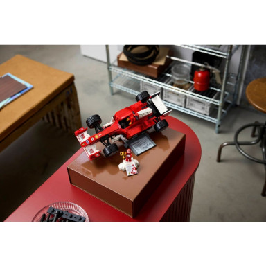 LEGO 11375 Icons Ferrari F2004 i Michael Schumacher – zdjęcie