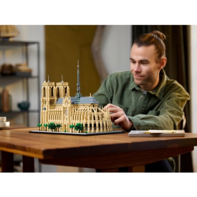 LEGO 21061 Architecture Notre-Dame w Paryżu – zdjęcie