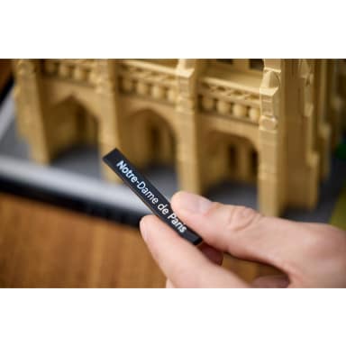 LEGO 21061 Architecture Notre-Dame w Paryżu – zdjęcie