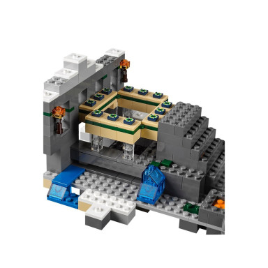 LEGO 21124 Minecraft Portal Kresu – zdjęcie
