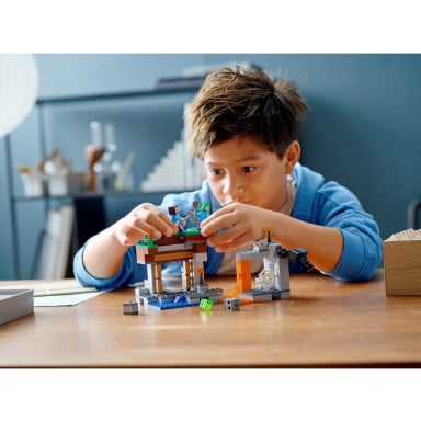 LEGO 21166 Minecraft Opuszczona Kopalnia – zdjęcie