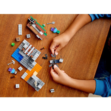 LEGO 21166 Minecraft Opuszczona Kopalnia – zdjęcie