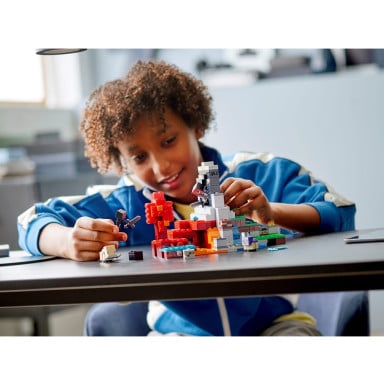LEGO 21172 Minecraft Zniszczony portal – zdjęcie