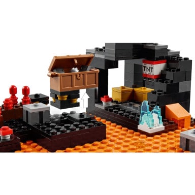 LEGO 21185 Minecraft Bastion w Netherze – zdjęcie