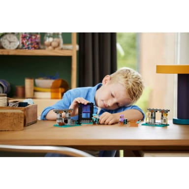 LEGO 21252 Minecraft Zbrojownia – zdjęcie