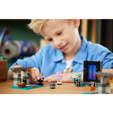 LEGO 21252 Minecraft Zbrojownia – zdjęcie