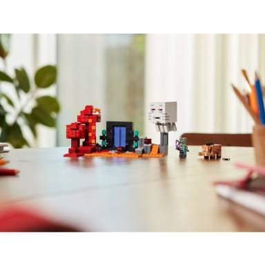 LEGO 21255 Minecraft Zasadzka w portalu do Netheru – zdjęcie