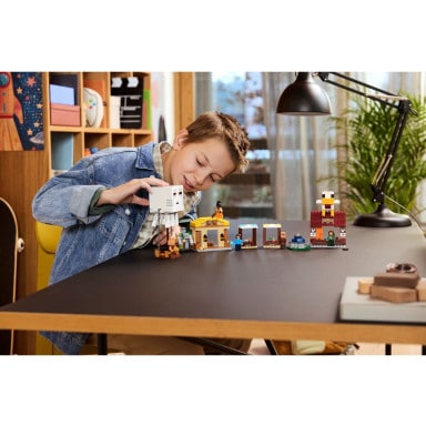 LEGO 21273 Minecraft Atak balonowego Ghasta na wioskę – zdjęcie