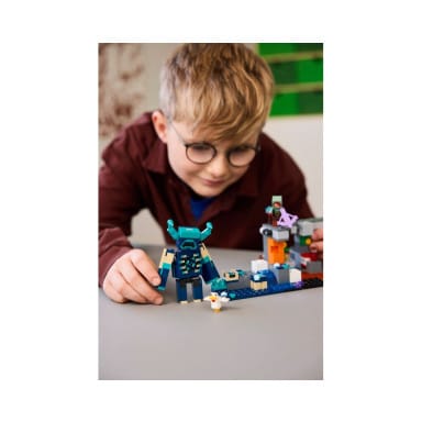 LEGO 21274 Minecraft Spotkanie ze strażnikiem – zdjęcie