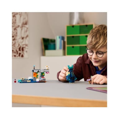 LEGO 21274 Minecraft Spotkanie ze strażnikiem – zdjęcie