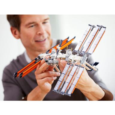 LEGO 21321 Ideas Międzynarodowa Stacja Kosmiczna – zdjęcie