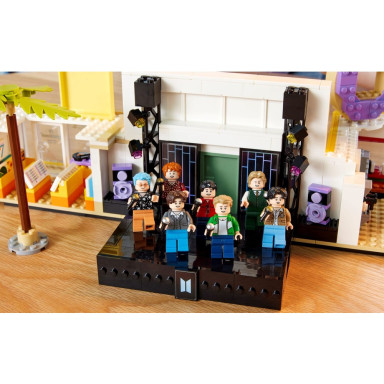 LEGO 21339 Ideas BTS Dynamite – zdjęcie