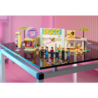 LEGO 21339 Ideas BTS Dynamite – zdjęcie
