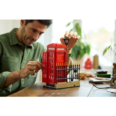 LEGO 21347 Ideas Czerwona londyńska budka telefoniczna – zdjęcie