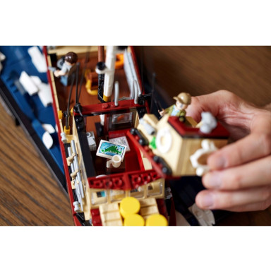 LEGO 21350 Ideas Szczęki – zdjęcie