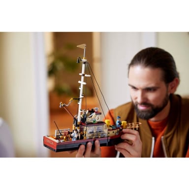 LEGO 21350 Ideas Szczęki – zdjęcie