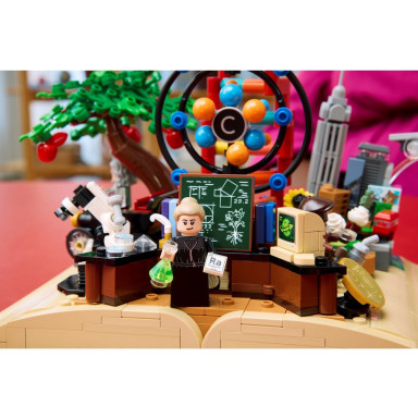 LEGO 21355 Ideas Ewolucja przedmiotów ścisłych – zdjęcie