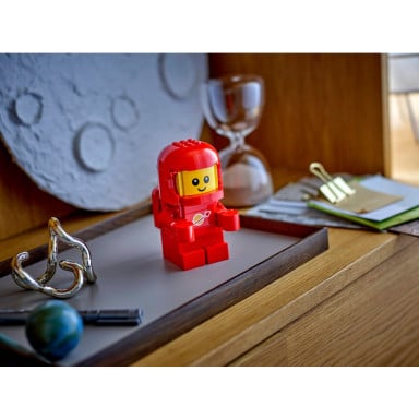 LEGO 40767 Powiększony mały astronauta – zdjęcie