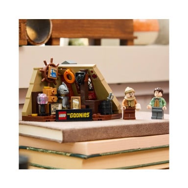 LEGO 40773 Ideas Goonies: strych Walshów – zdjęcie